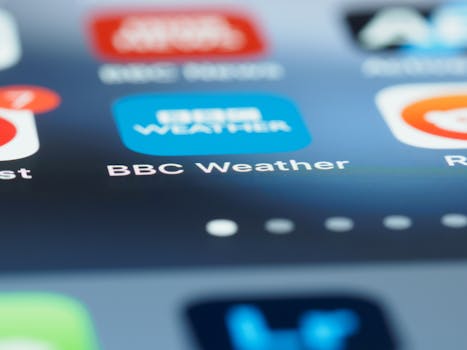 Weather Apps Reviewed for Accuracy and Design on Mobile Devices